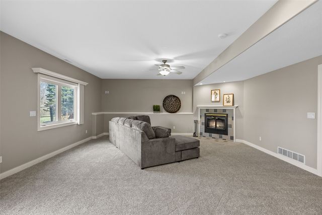 4452 Plumberry Road, Ely, IA 52227