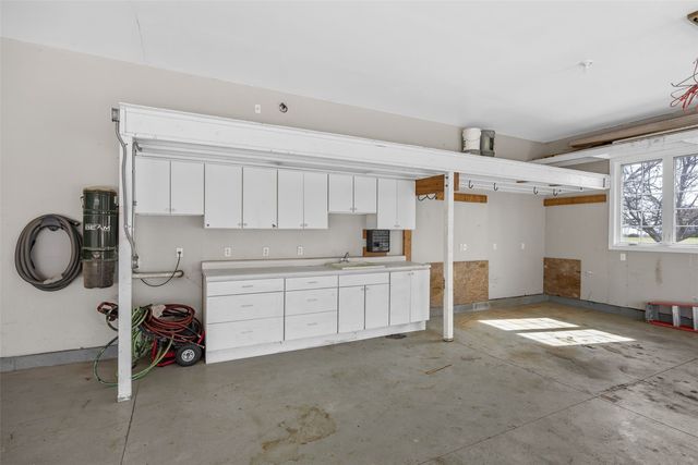 4452 Plumberry Road, Ely, IA 52227