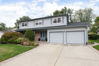 803 W Burr Oak Drive, Arlington Heights, IL 60004