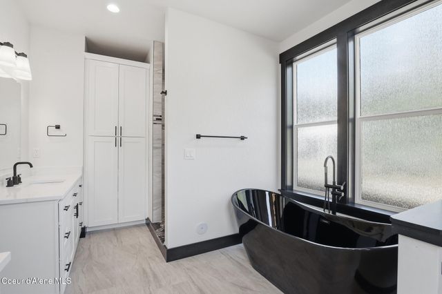 10245 E Bunco RD, Athol, ID 83801