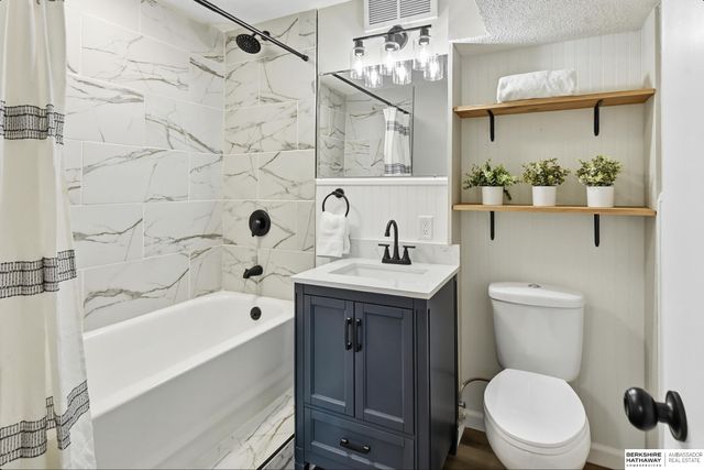 13437 Redwood Street, Omaha, NE 68138