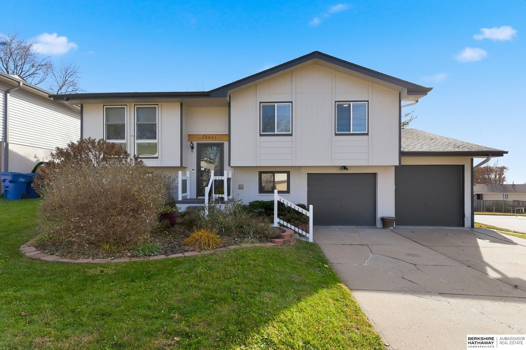 13437 Redwood Street, Omaha, NE 68138