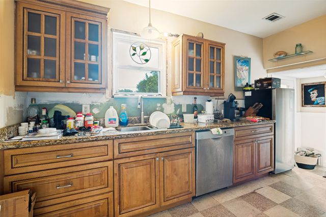 2741 Catherine Street, Dallas, TX 75211