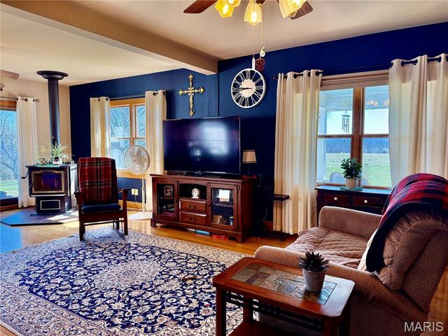 14 Meador Lane, New Florence, MO 63363