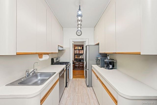 7119 Shore Road 6H, Brooklyn, NY 11209