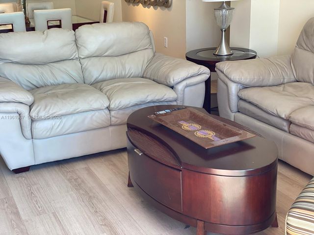 7350 SW 89th St 2104S, Miami, FL 33156