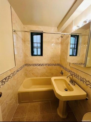 2033 McGraw Avenue MH, Bronx, NY 10462
