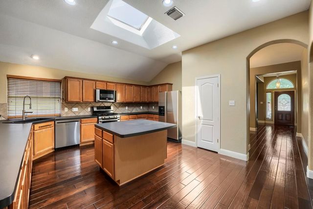 3102 Ash Glen LN, Round Rock, TX 78681