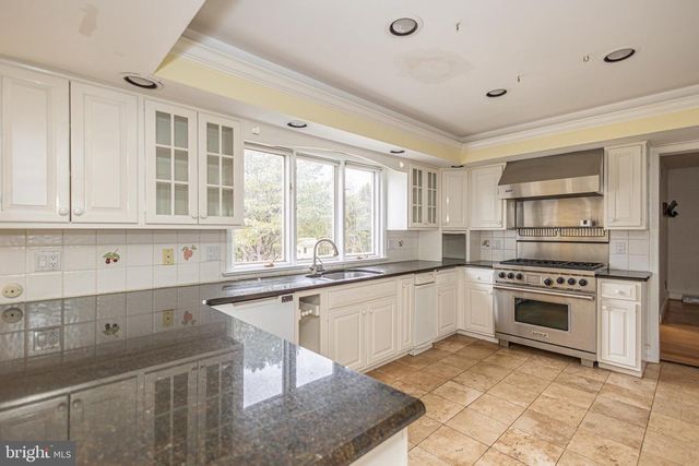 6 MOUNT VIEW CT, Newtown, PA 18940