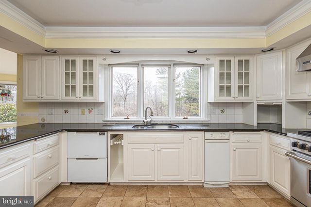 6 MOUNT VIEW CT, Newtown, PA 18940