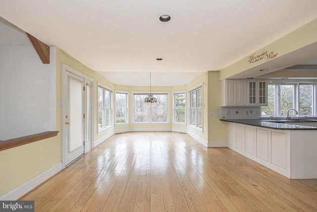 6 MOUNT VIEW CT, Newtown, PA 18940