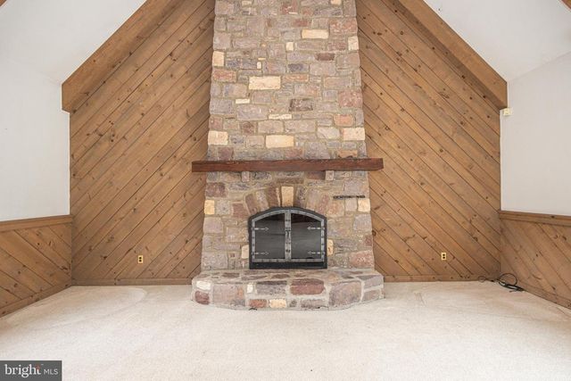 6 MOUNT VIEW CT, Newtown, PA 18940