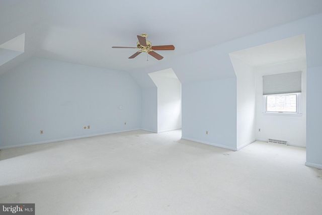 6 MOUNT VIEW CT, Newtown, PA 18940