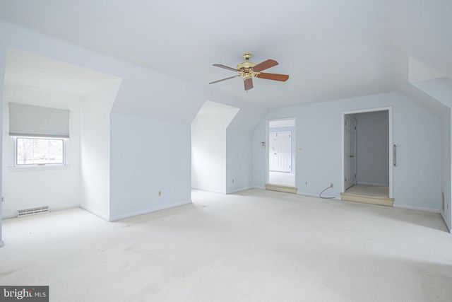 6 MOUNT VIEW CT, Newtown, PA 18940