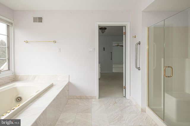 6 MOUNT VIEW CT, Newtown, PA 18940