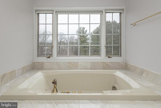 6 MOUNT VIEW CT, Newtown, PA 18940