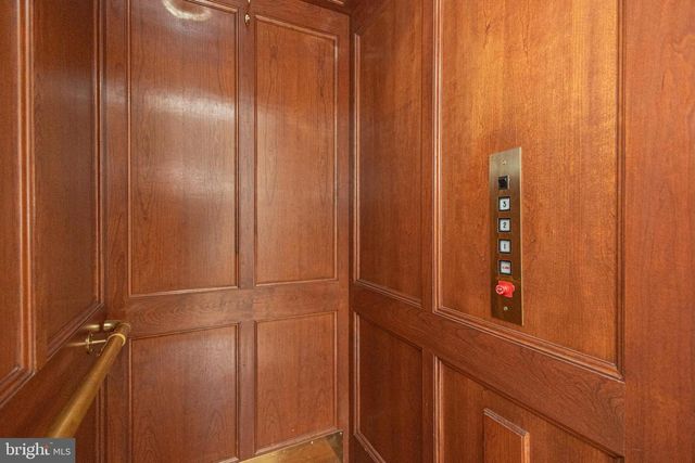 6 MOUNT VIEW CT, Newtown, PA 18940