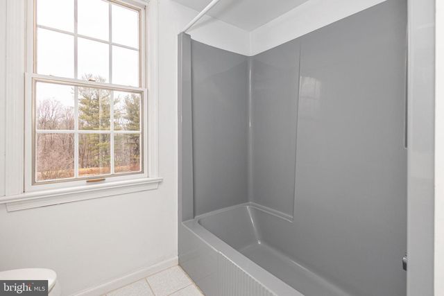 6 MOUNT VIEW CT, Newtown, PA 18940