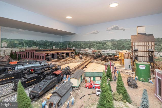 6 MOUNT VIEW CT, Newtown, PA 18940