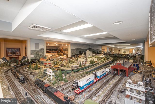 6 MOUNT VIEW CT, Newtown, PA 18940