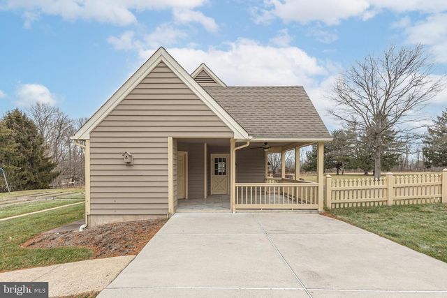 6 MOUNT VIEW CT, Newtown, PA 18940