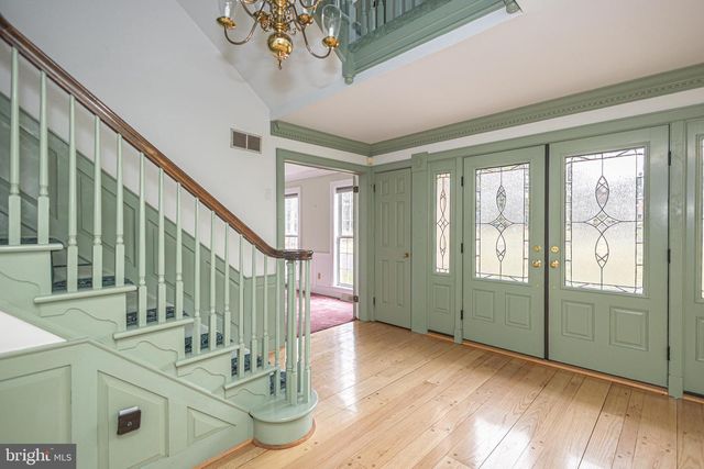 6 MOUNT VIEW CT, Newtown, PA 18940