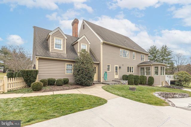 6 MOUNT VIEW CT, Newtown, PA 18940