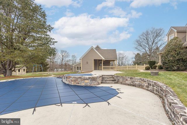 6 MOUNT VIEW CT, Newtown, PA 18940