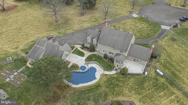6 MOUNT VIEW CT, Newtown, PA 18940