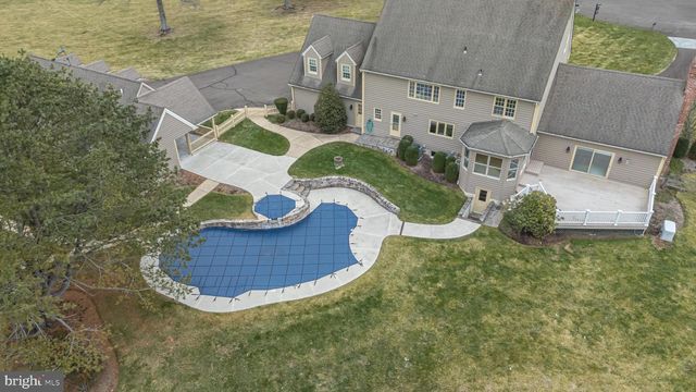 6 MOUNT VIEW CT, Newtown, PA 18940