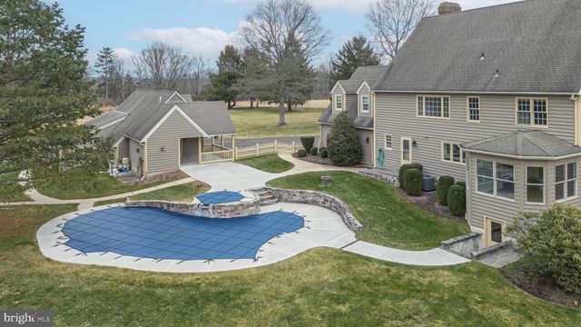 6 MOUNT VIEW CT, Newtown, PA 18940