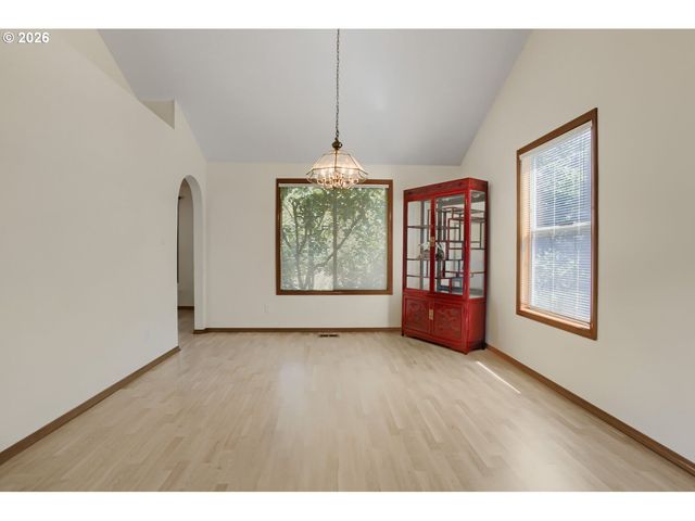 4725 Sw PALATINE St, Portland, OR 97219