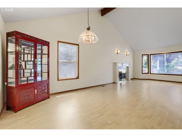 4725 Sw PALATINE St, Portland, OR 97219