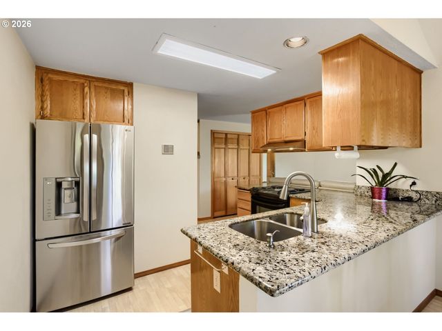 4725 Sw PALATINE St, Portland, OR 97219