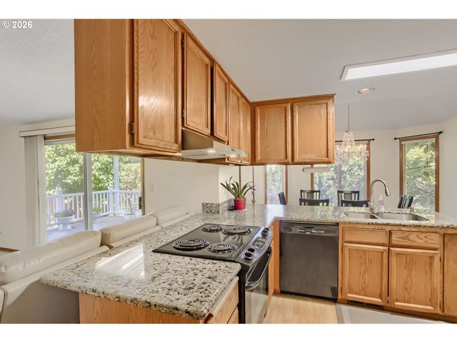 4725 Sw PALATINE St, Portland, OR 97219