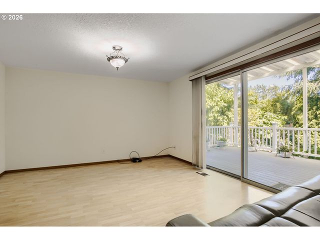 4725 Sw PALATINE St, Portland, OR 97219
