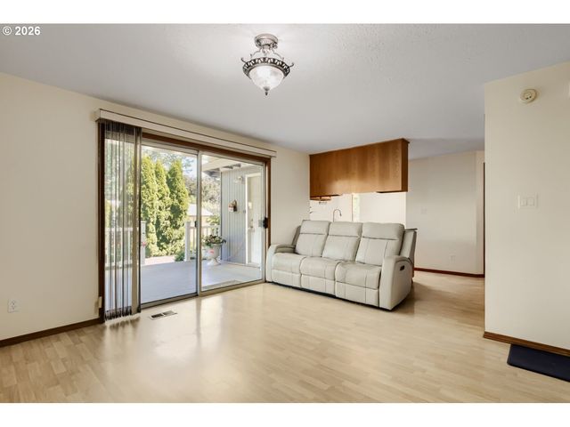 4725 Sw PALATINE St, Portland, OR 97219