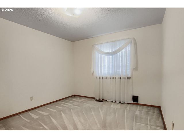 4725 Sw PALATINE St, Portland, OR 97219