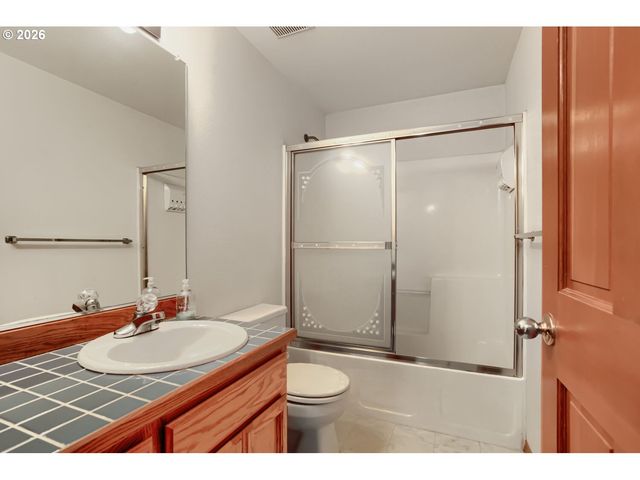 4725 Sw PALATINE St, Portland, OR 97219