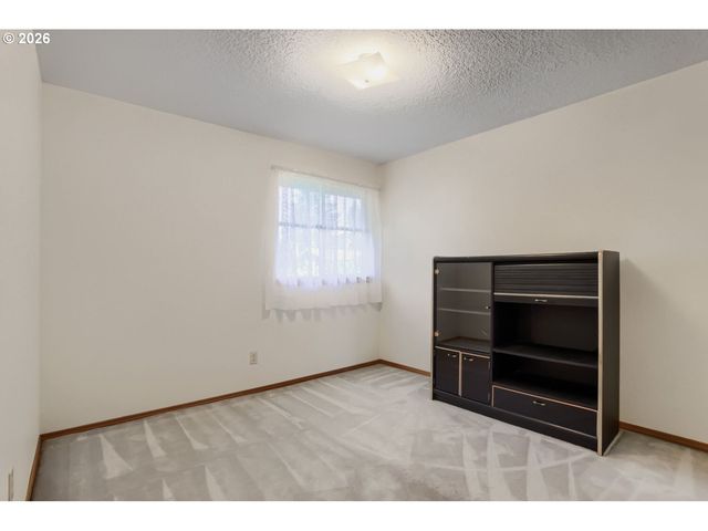 4725 Sw PALATINE St, Portland, OR 97219