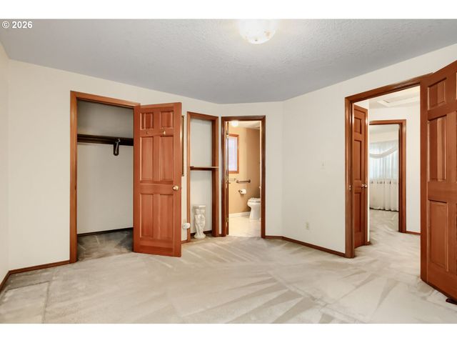 4725 Sw PALATINE St, Portland, OR 97219