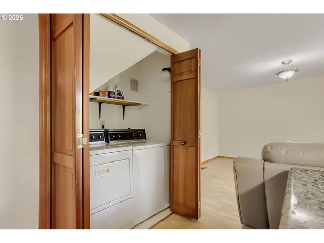 4725 Sw PALATINE St, Portland, OR 97219