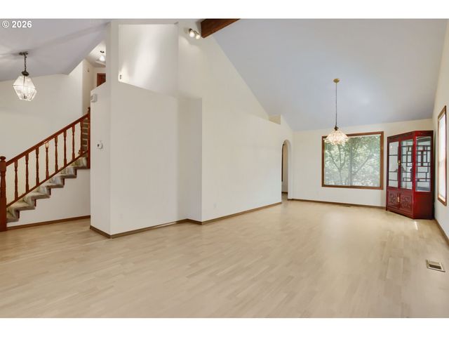 4725 Sw PALATINE St, Portland, OR 97219