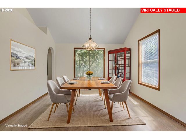 4725 Sw PALATINE St, Portland, OR 97219