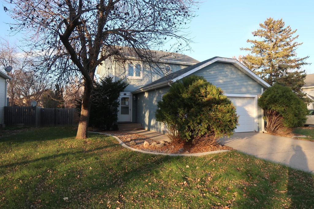 1813 27th Avenue S, Fargo, ND 58103