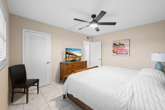 390 N FEDERAL Highway 202, Deerfield Beach, FL 33441