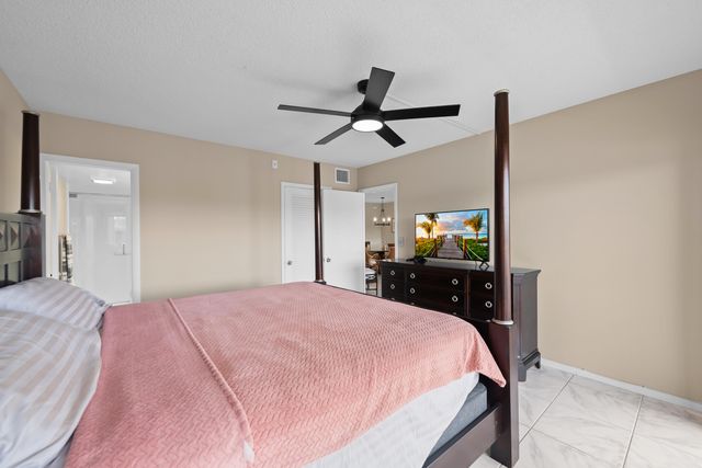 390 N FEDERAL Highway 202, Deerfield Beach, FL 33441