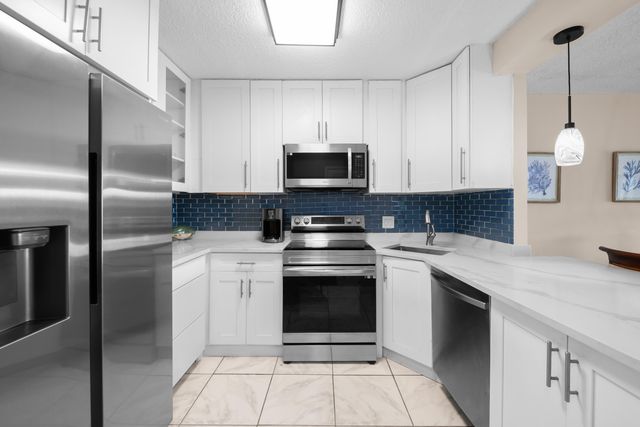 390 N FEDERAL Highway 202, Deerfield Beach, FL 33441