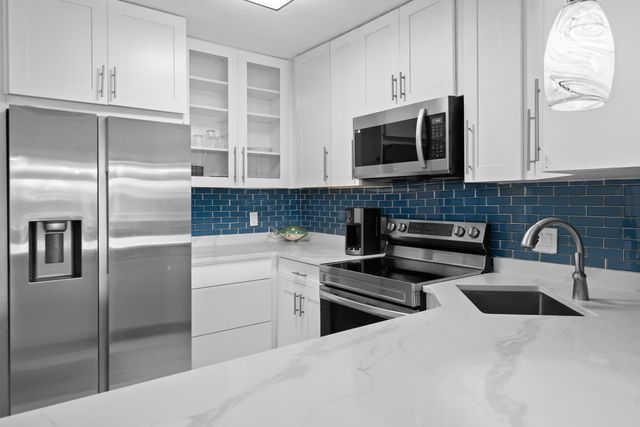 390 N FEDERAL Highway 202, Deerfield Beach, FL 33441