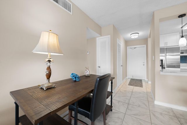 390 N FEDERAL Highway 202, Deerfield Beach, FL 33441